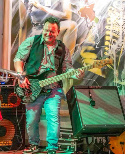 Peter - bassist